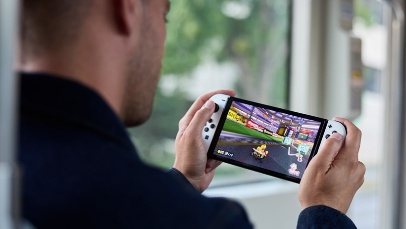 The New Nintendo OLED Switch Is a Small but Punchy Upgrade