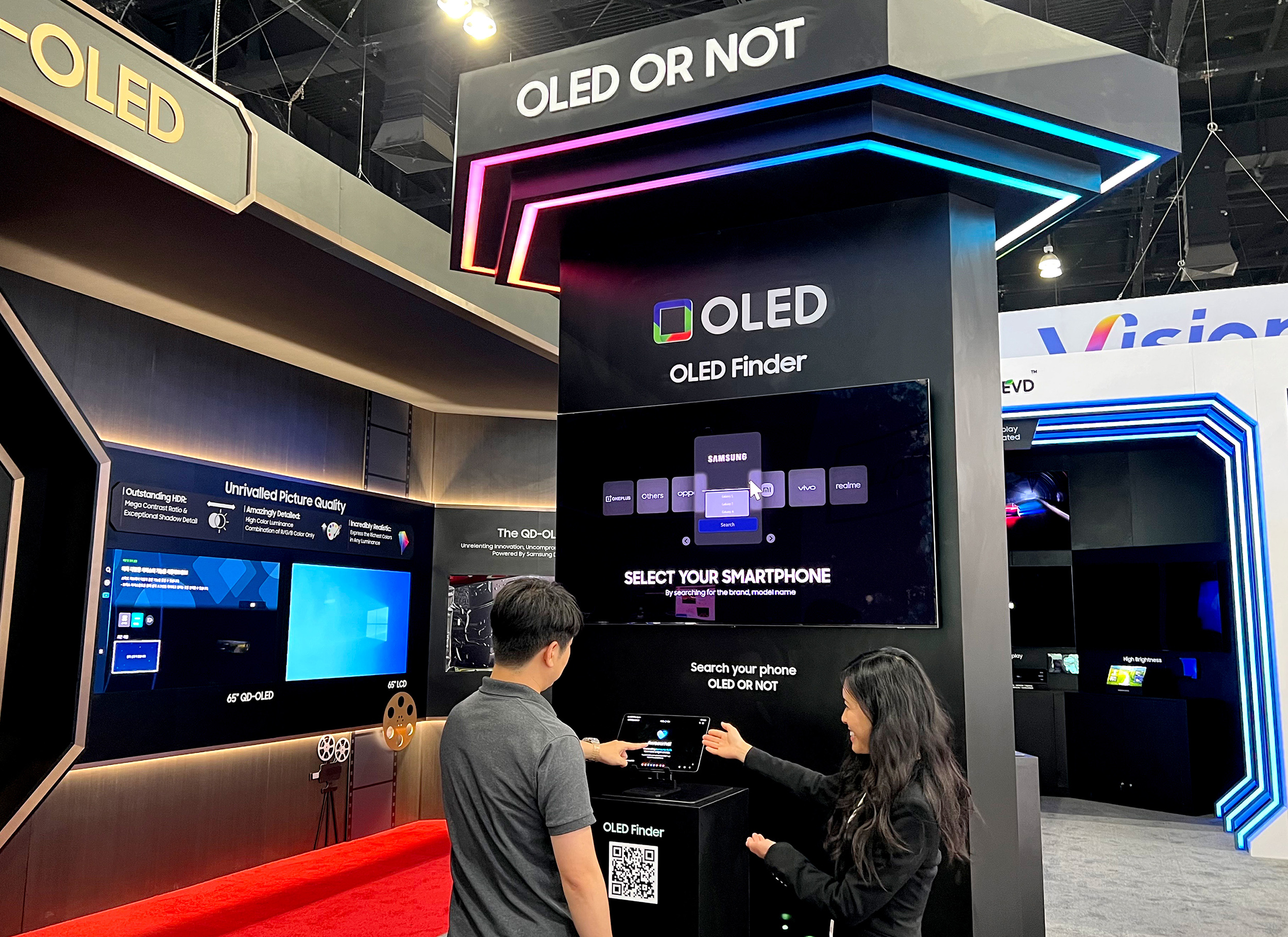 CES 2023 - Un écran OLED pliant et enroulable signé Samsung Display