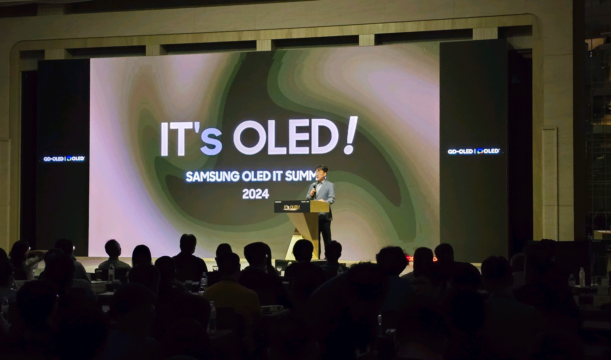 Chung Yi, Head of Mobile Display Business at Samsung Display, presented at the 'Samsung OLED IT Summit 2024'