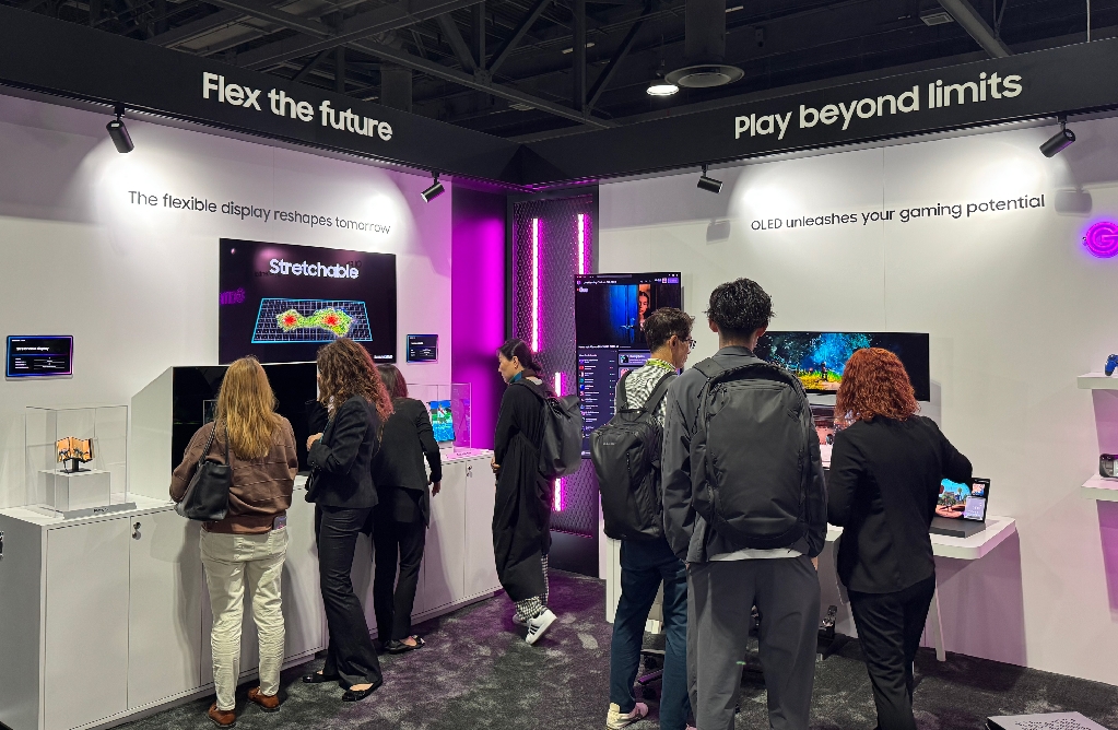 Samsung Display Showcases OLEDoS Leadership at AWE USA 2025