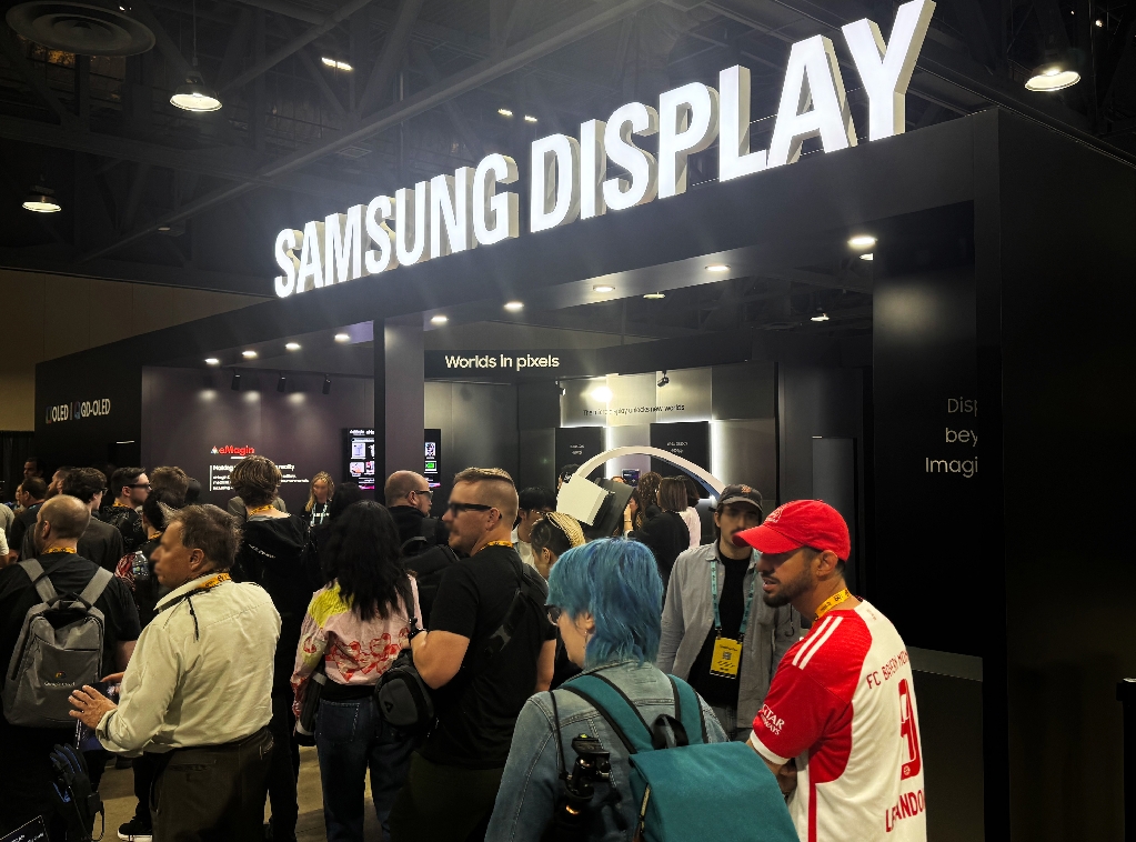 Samsung Display Showcases OLEDoS Leadership at AWE USA 2025