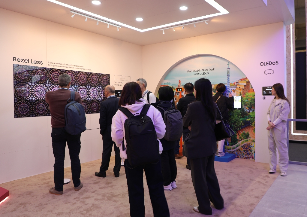 Samsung Display's booth at MWC25