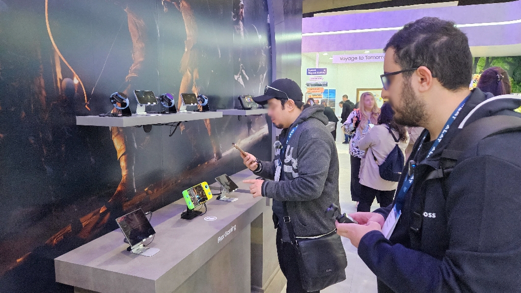 Samsung Display's booth at MWC25