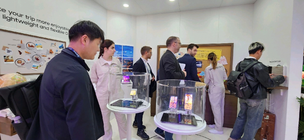 Samsung Display's booth at MWC25