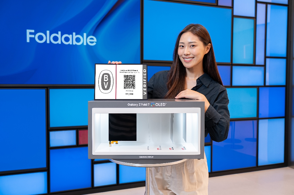 Samsung Display’s Foldable OLED Panel Proves Exceptional Durability with 500,000-Fold Test