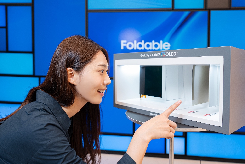 Samsung Display’s Foldable OLED Panel Proves Exceptional Durability with 500,000-Fold Test