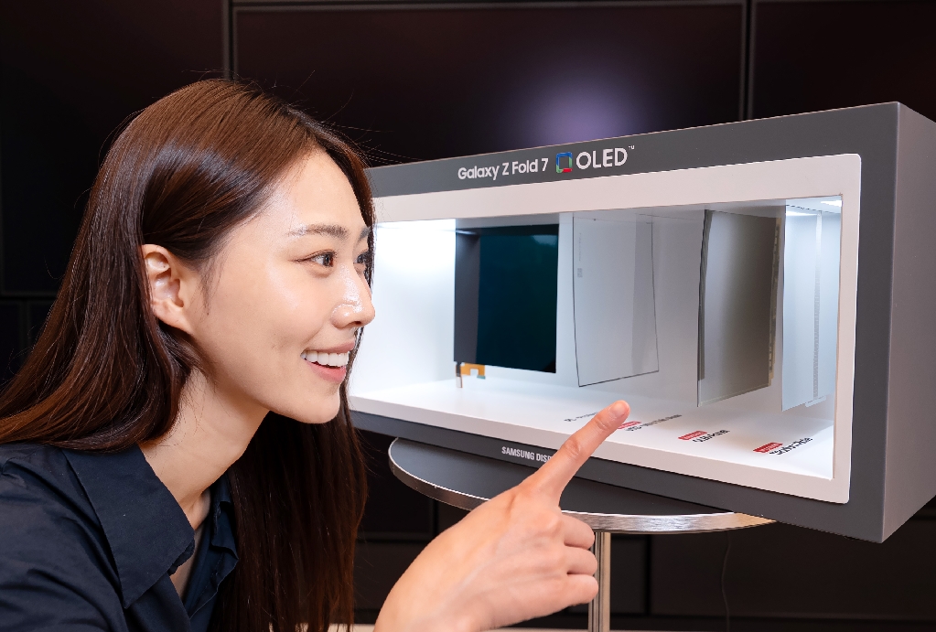 Samsung Display’s Foldable OLED Panel Proves Exceptional Durability with 500,000-Fold Test