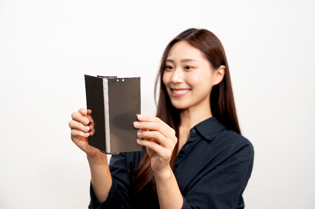 Samsung Display’s Foldable OLED Panel Proves Exceptional Durability with 500,000-Fold Test