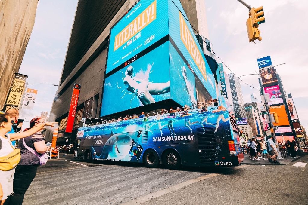 Samsung Display’s ‘Jawsome OLED’ Ad Splashes onto New York City Tour Buses