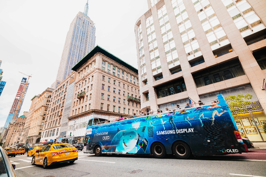 Samsung Display’s ‘Jawsome OLED’ Ad Splashes onto New York City Tour Buses