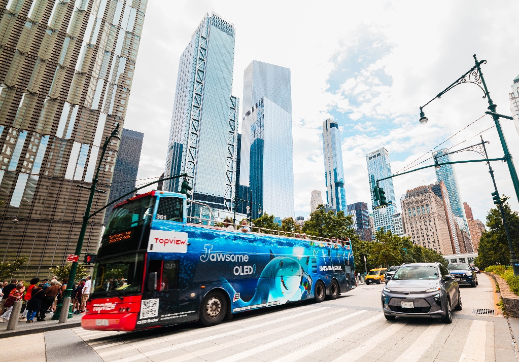 Samsung Display’s ‘Jawsome OLED’ Ad Splashes onto New York City Tour Buses